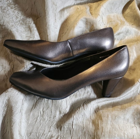 EUC Ros Hommerson Fine Leather Heels - Picture 3 of 9